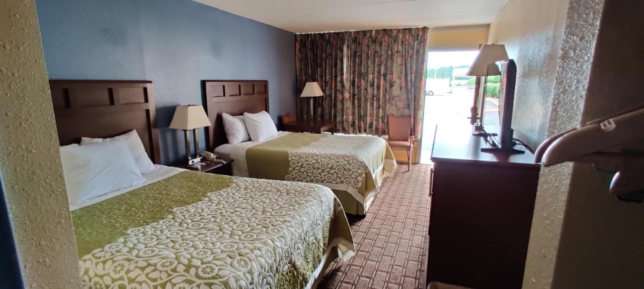 Days Inn By Wyndham Dickson Exterior photo