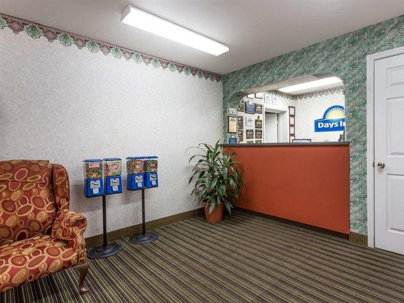 Days Inn By Wyndham Dickson Exterior photo