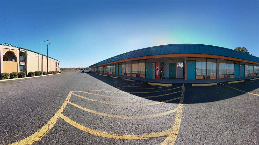 Days Inn By Wyndham Dickson Exterior photo